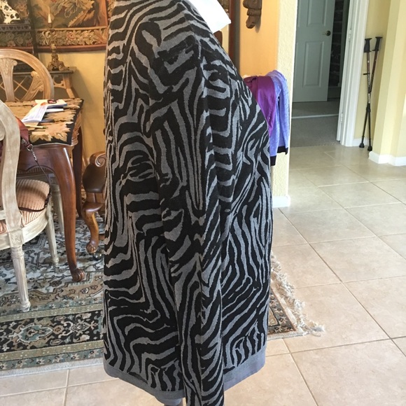 Designer Sweater Gray and Black Lined Button Down - Picture 3 of 6